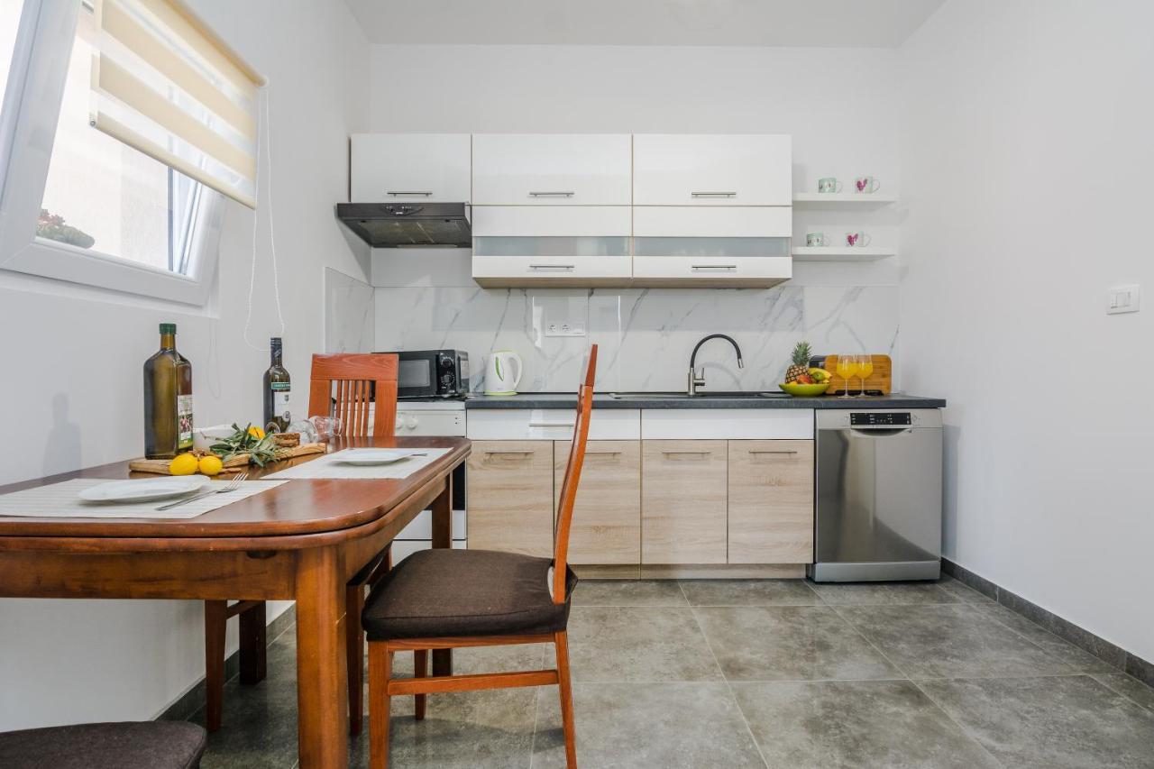 Lovely Apartment M&K In Peaceful Area - Zara Esterno foto