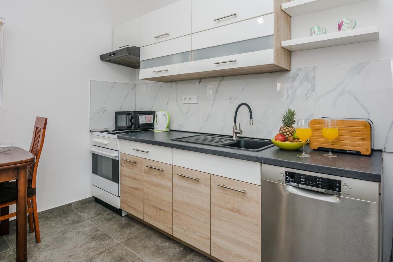 Lovely Apartment M&K In Peaceful Area - Zara Esterno foto