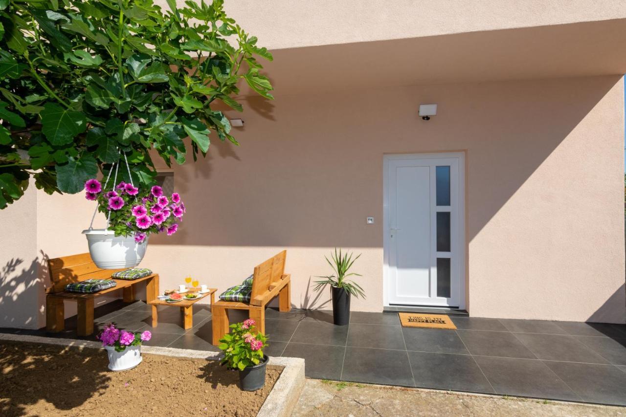 Lovely Apartment M&K In Peaceful Area - Zara Esterno foto